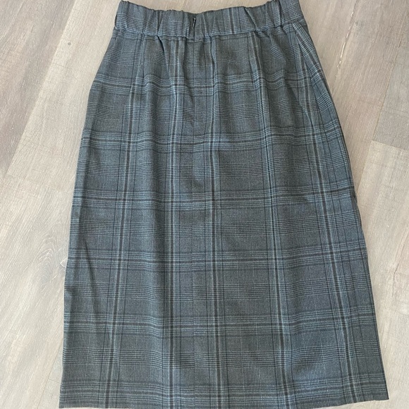 Pencil skirt from Uniqlo - Picture 2 of 4